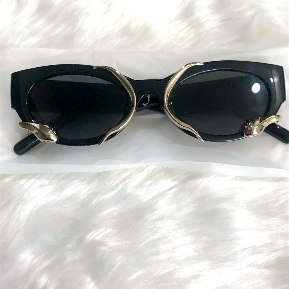 🟧Men’s Brand New Black Sunglasses with Silver Wrap Around Snakes Accents/UV400